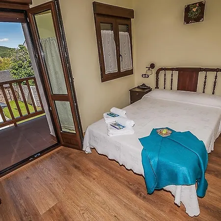 El Almendro De Maria Ponferrada