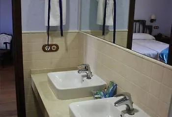 El Almendro De Maria Landhuis Ponferrada